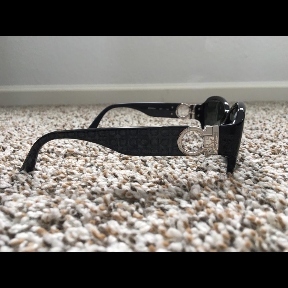 LIKE NEW Salvatore Ferragamo Sunglasses (RX friendly)